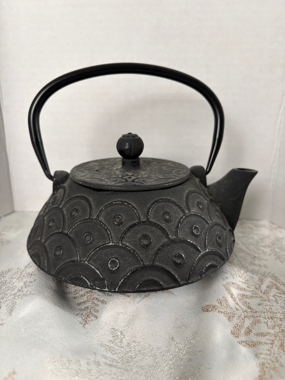 Textured Black Cast Iron Teapot with Scallop Motif with infuser